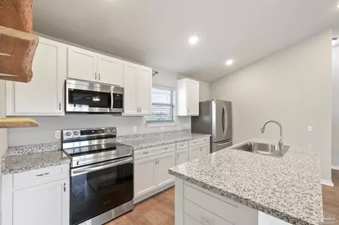 Kitchen - 3517 Godwin Rd, Jay, FL 32565 photo 3 of 6