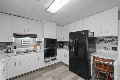 Kitchen - 2593 Segrest Rd, Pace, FL 32571 photo 4 of 6