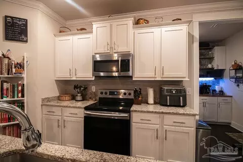 5560 Caden Ct, Pace, FL 32571 photo 9