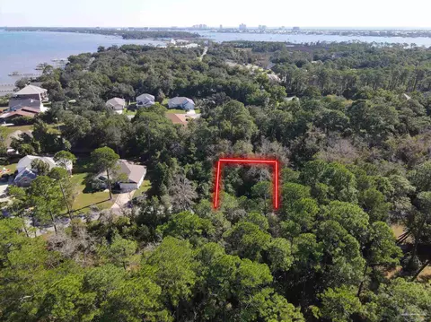 5592 N Shore Way, Pensacola, FL 32507