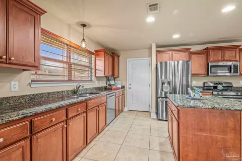 Kitchen - 4689 Belvedere Cir, Pace, FL 32571 photo 5 of 7