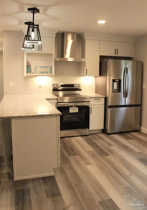 Kitchen - 4448 Pine Villa Cir, Pace, FL 32571 photo 14 of 17