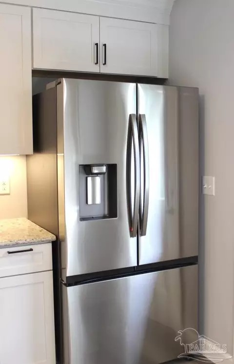 Kitchen - 4448 Pine Villa Cir, Pace, FL 32571 photo 7 of 17
