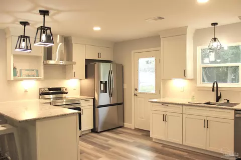 Kitchen - 4448 Pine Villa Cir, Pace, FL 32571 photo 5 of 17