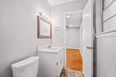 Bath - 4549 Brian St, Pace, FL 32571 photo 4 of 4