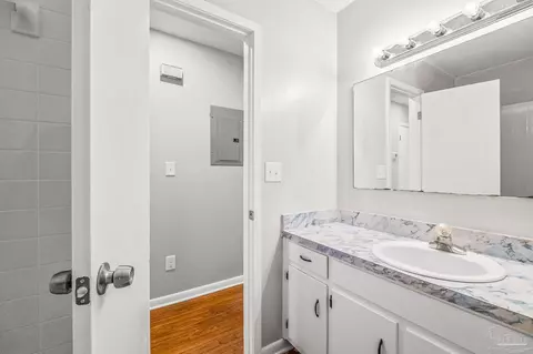 Bath - 4549 Brian St, Pace, FL 32571 photo 2 of 4
