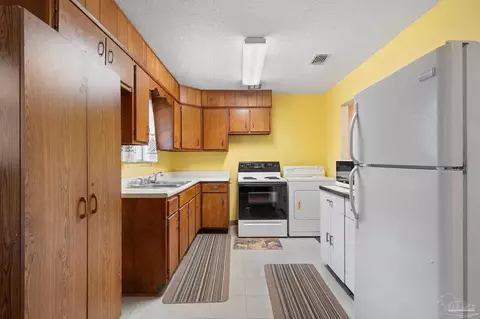 Kitchen - 1506 Dads Rd, Baker, FL 32531 photo 2 of 2