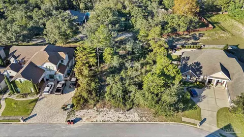 2747 Manor Cir, Gulf Breeze, FL 32563