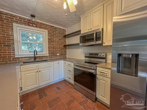Kitchen - 6668 Maple St, Milton, FL 32570 photo 4 of 4