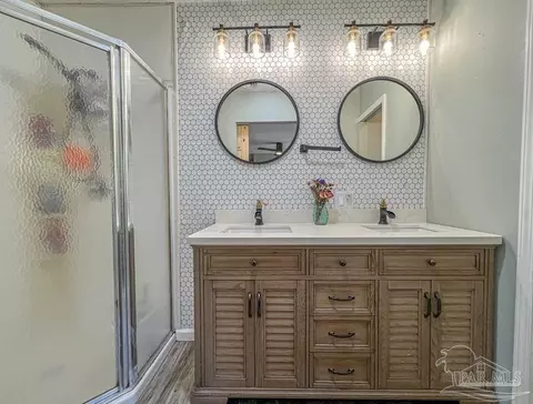 Bath - 6668 Maple St, Milton, FL 32570 photo 1 of 3