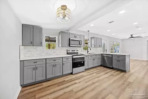 6691 Walker St, Milton, FL 32570