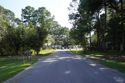 5565 Sunkist Cir, Pace, FL 32571 photo 2