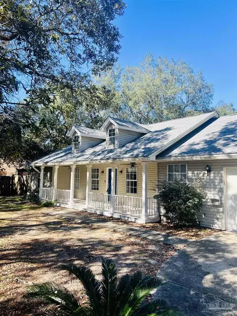 6880 Andalusian Ct, Navarre, FL 32566