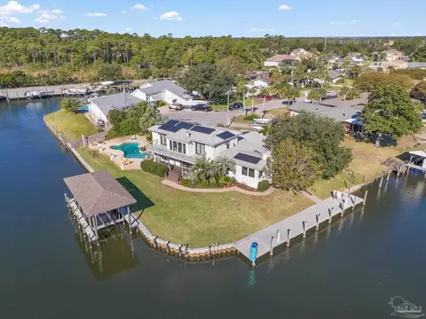 906 Aquamarine Dr, Gulf Breeze, FL 32563