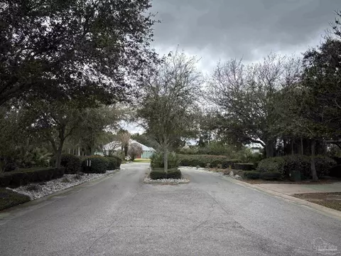 4889 Leeward Dr, Pensacola, FL 32507