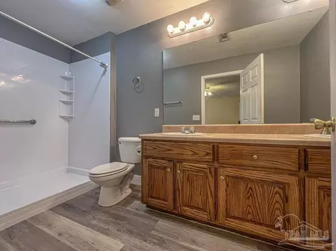Bath - 6263 Anderson Ln, Milton, FL 32570 photo 1 of 2