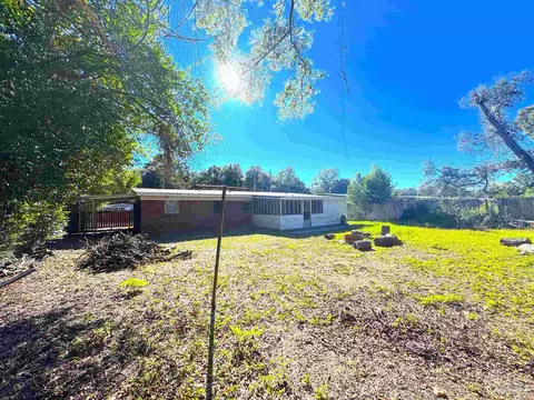 Exterior - 6442 Julia Dr, Milton, FL 32570 photo 6 of 7