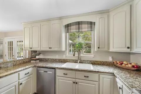 Kitchen - 6022 Wyndi Way, Pace, FL 32571 photo 4 of 6