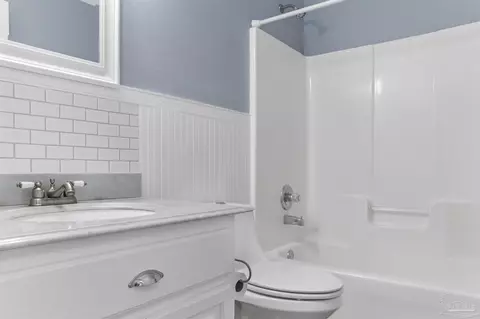 Bath - 5669 Als Way, Milton, FL 32583 photo 4 of 5