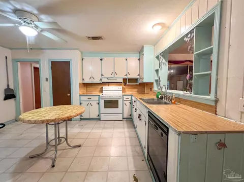 5457 Byrom St, Milton, FL 32570 photo 2
