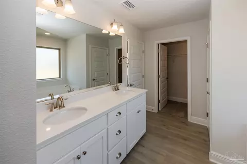 Bath - 6179 Pineapple Dr, Milton, FL 32570 photo 3 of 5