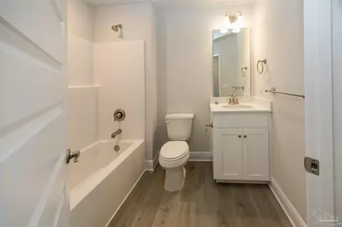 Bath - 6179 Pineapple Dr, Milton, FL 32570 photo 4 of 5