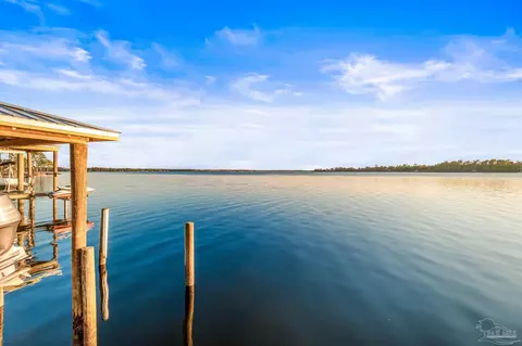 View/Area - 7691 Petersen Pt Rd, Milton, FL 32583 photo 6 of 10