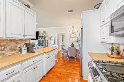 Kitchen - 7691 Petersen Pt Rd, Milton, FL 32583 photo 5 of 5