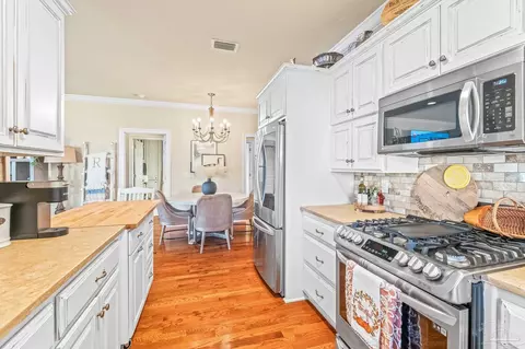 Kitchen - 7691 Petersen Pt Rd, Milton, FL 32583 photo 4 of 5