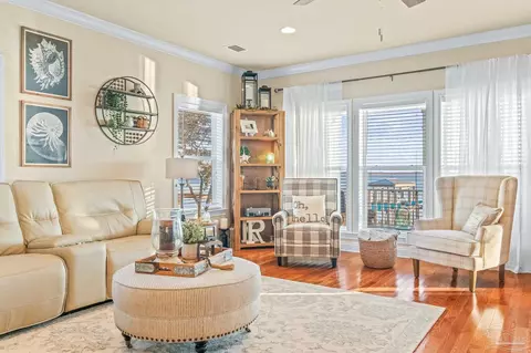 Living - 7691 Petersen Pt Rd, Milton, FL 32583 photo 3 of 7