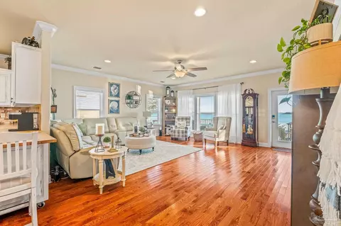 Living - 7691 Petersen Pt Rd, Milton, FL 32583 photo 5 of 7