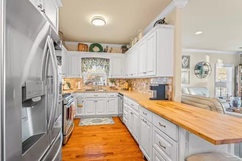 Kitchen - 7691 Petersen Pt Rd, Milton, FL 32583 photo 1 of 5