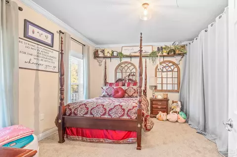 Bedroom - 7691 Petersen Pt Rd, Milton, FL 32583 photo 4 of 9