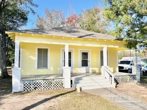 106 2nd Ave, Atmore, AL 36502