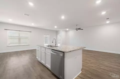 3809 Hawks Landing Cir, Pace, FL 32571 photo 5