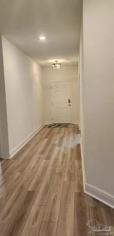Entry Way - 7652 Piper Cir, Milton, FL 32583 photo 3 of 4