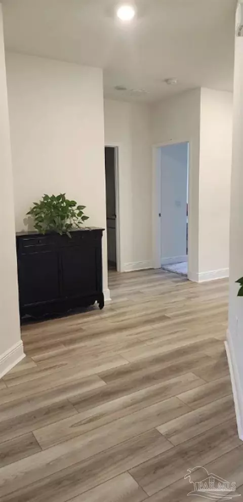 Entry Way - 7652 Piper Cir, Milton, FL 32583 photo 2 of 4