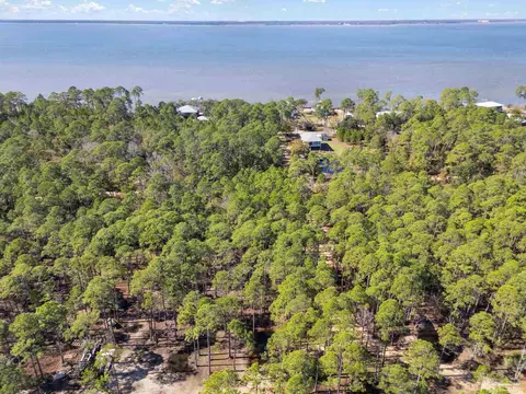 000 Haddock Rd, Milton, FL 32583