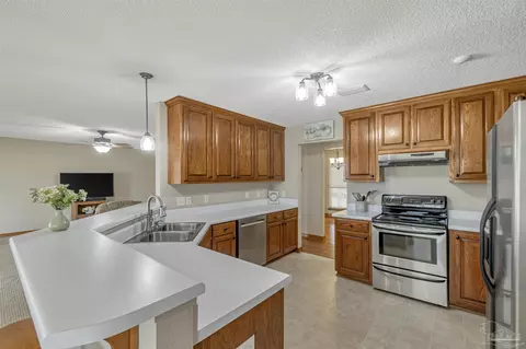Kitchen - 602 Pinebrook Cir, Cantonment, FL 32533 photo 2 of 4