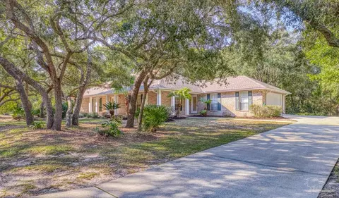 1693 Mohawk Trl, Gulf Breeze, FL 32563