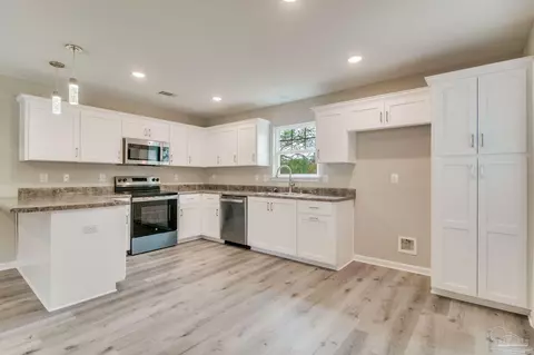 5589 Riviera Dr, Milton, FL 32583 photo 6