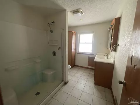 Bath - 3579 Acy Lowery Rd, Pace, FL 32571 photo 2 of 4