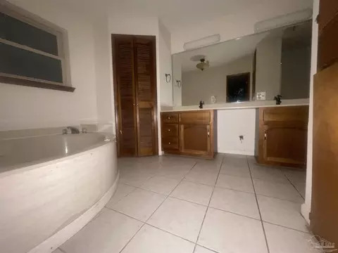 Bath - 3579 Acy Lowery Rd, Pace, FL 32571 photo 4 of 4