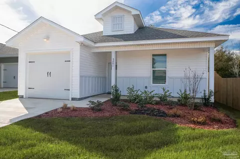 5241 Plateau Rd, Pensacola, FL 32507