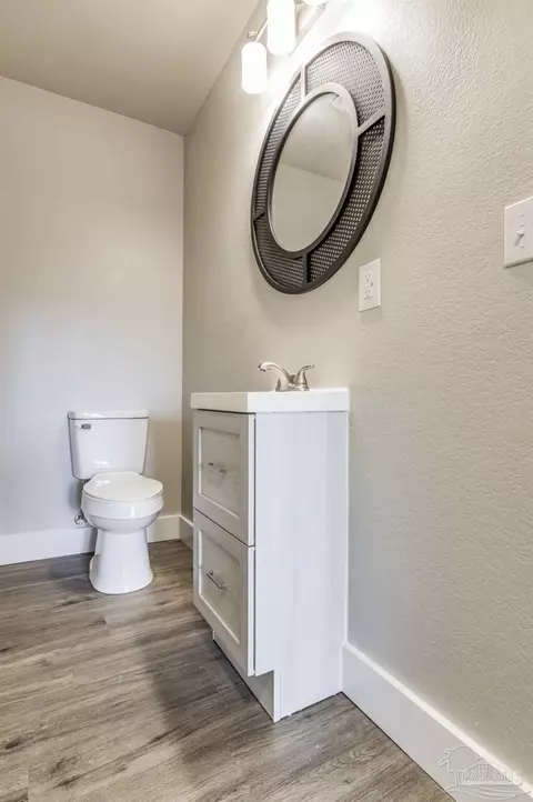 Bath - 5337 Hutto Ln, Jay, FL 32565 photo 3 of 4