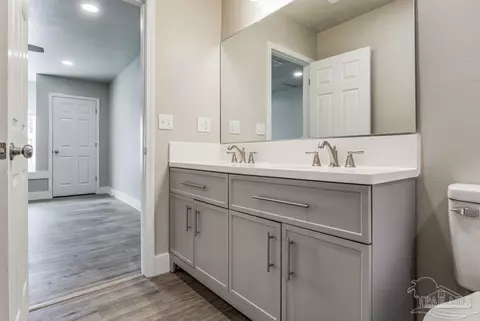 Bath - 5337 Hutto Ln, Jay, FL 32565 photo 2 of 4
