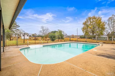 1737 Crest Ln, Molino, FL 32577