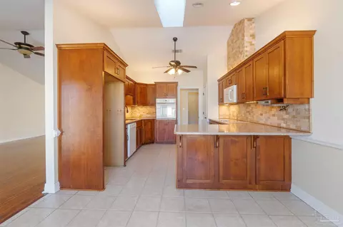 Kitchen - 1012 Brandermill Dr, Cantonment, FL 32533 photo 2 of 6