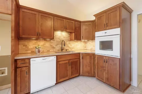 Kitchen - 1012 Brandermill Dr, Cantonment, FL 32533 photo 3 of 6