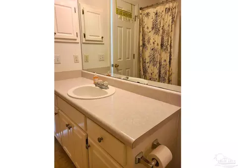 Bath - 6520 Eagle Crest Dr, Milton, FL 32570 photo 2 of 3